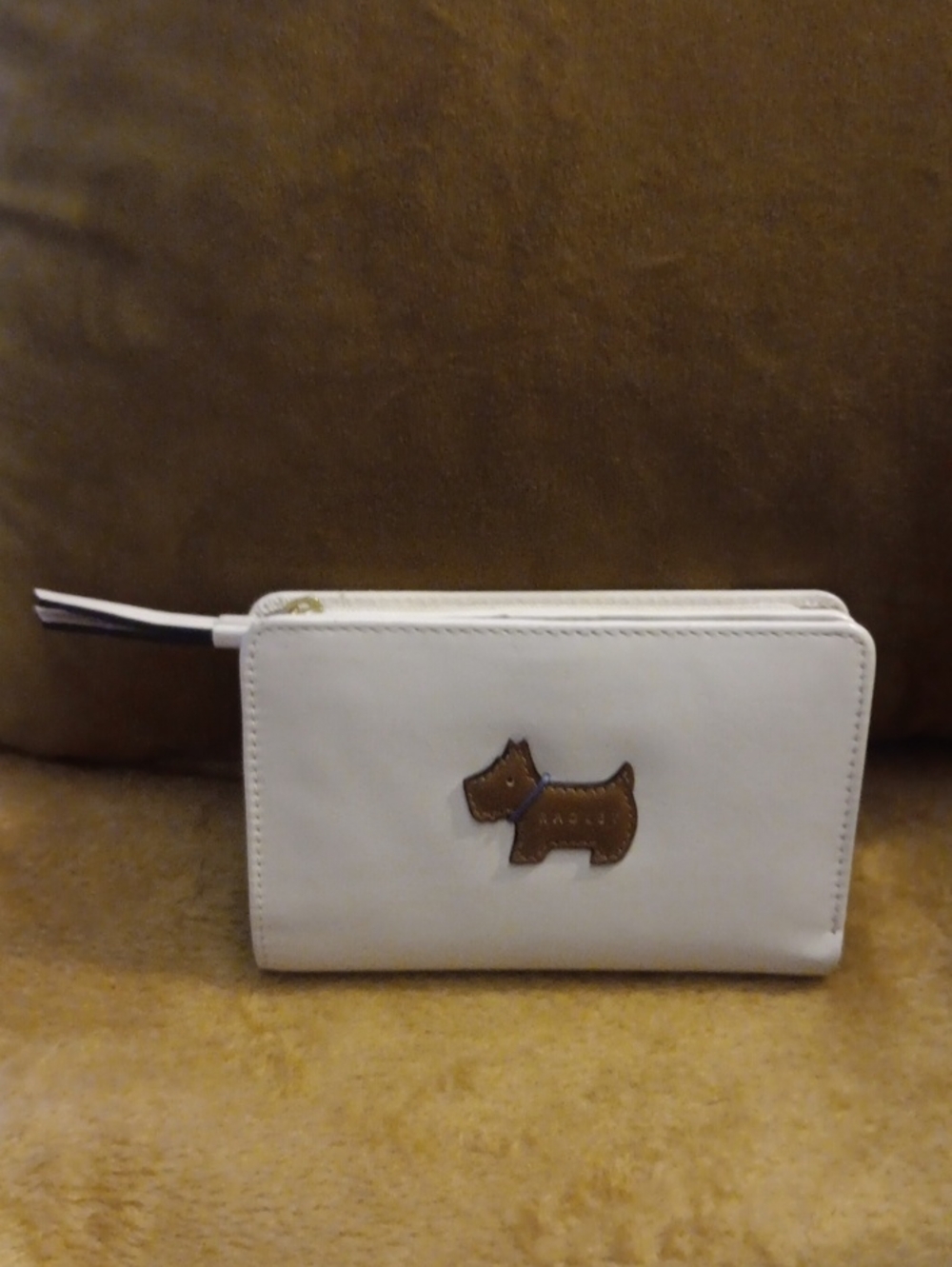 RADLEY LONDON White Leather Zip-Around Wallet with Brown Scottie Dog